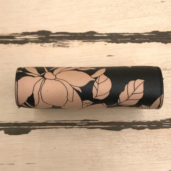 Kate Spade Laurel Way gardenia Wallet - Picture 3 of 11